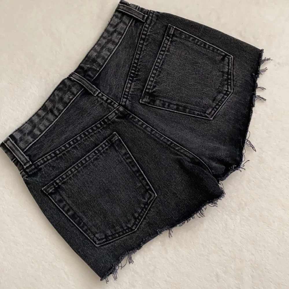 Reformation | High Rise Button Fly Raw Hem Denim Jean Shorts LY864 Black/Gray 24 - Picture 3 of 13
